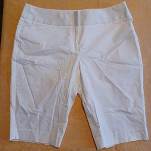Women's Worthington White Dress Bermuda Shorts. Modern Fit.